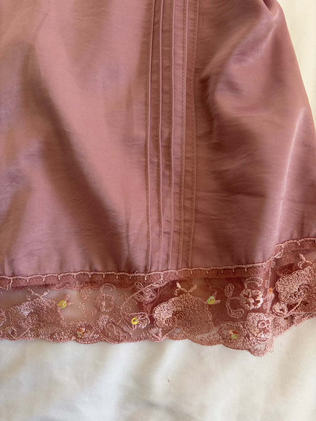 Vintage Y2K Dusty Rose Pink Lace and Iridescent Sequin Cami