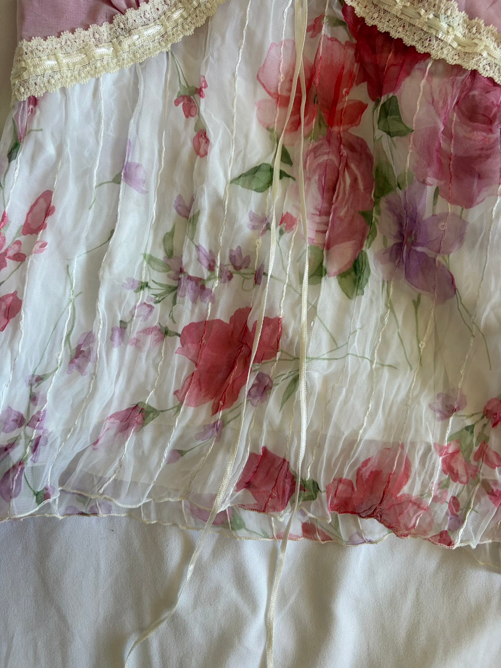 Vintage Y2K Japanese floral cami with contrast bust and lace and ribbon detail