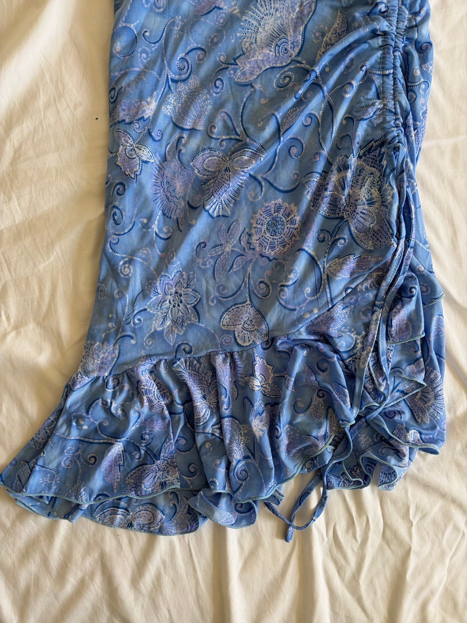 Vintage Y2K Blue Floral Midi Skirt with Ruffle Hem and Side Ruching