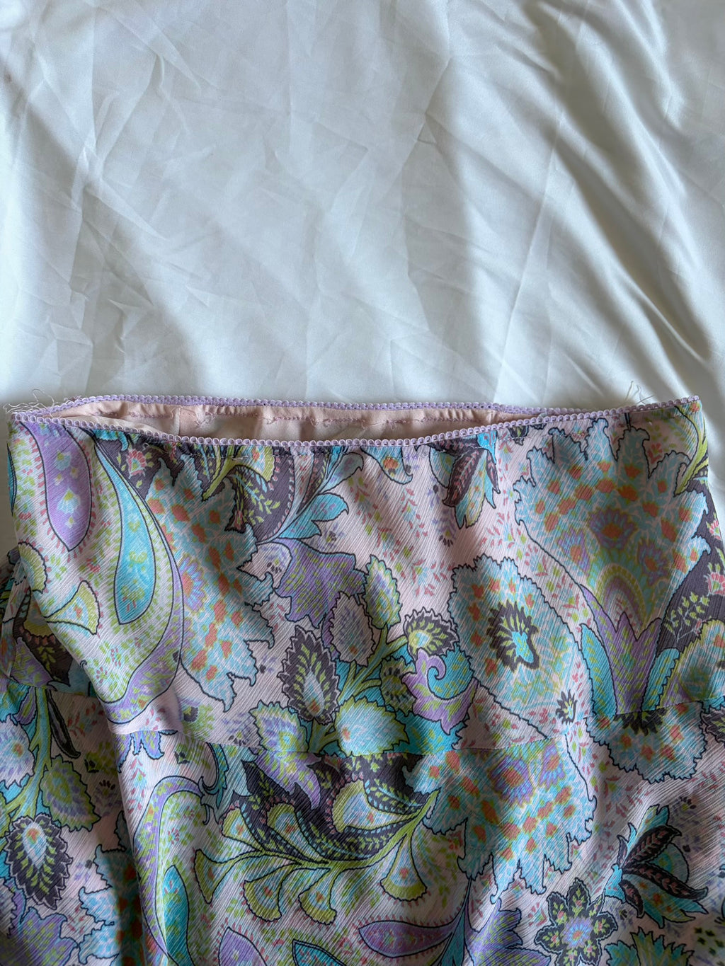 Vintage Y2K Pastel Lilac Paisley Midi Skirt with Ruffle Hem