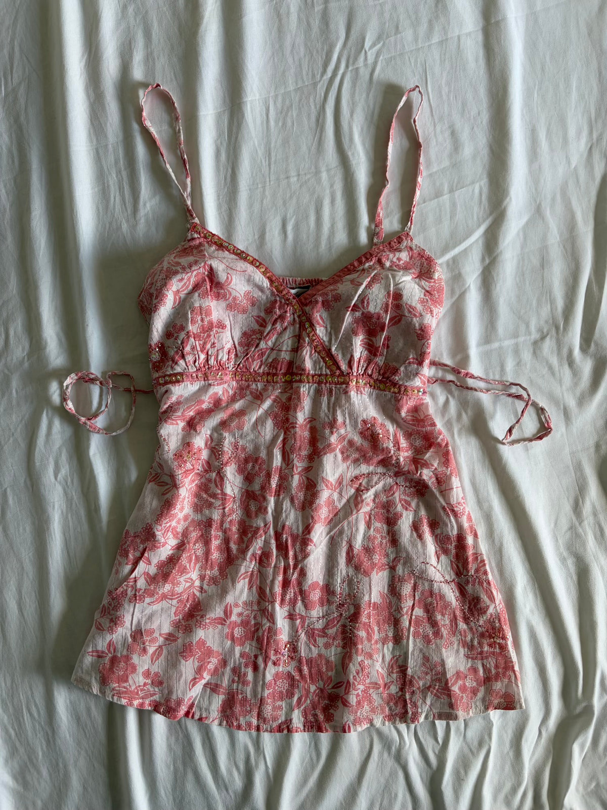 Vintage Y2K Coral and White Tie Back Top with Sparkly Thread and Sequins