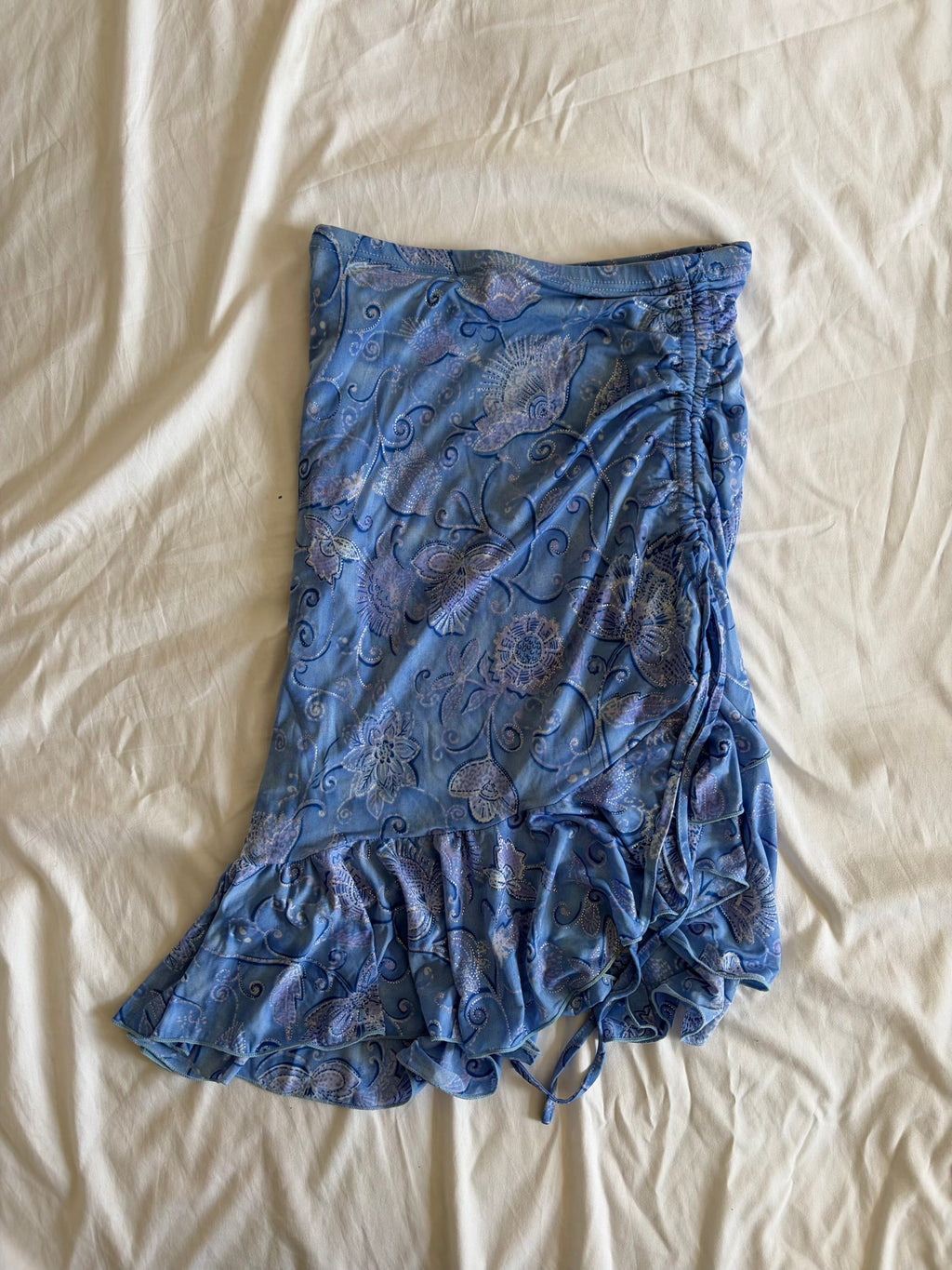 Vintage Y2K Blue Floral Midi Skirt with Ruffle Hem and Side Ruching