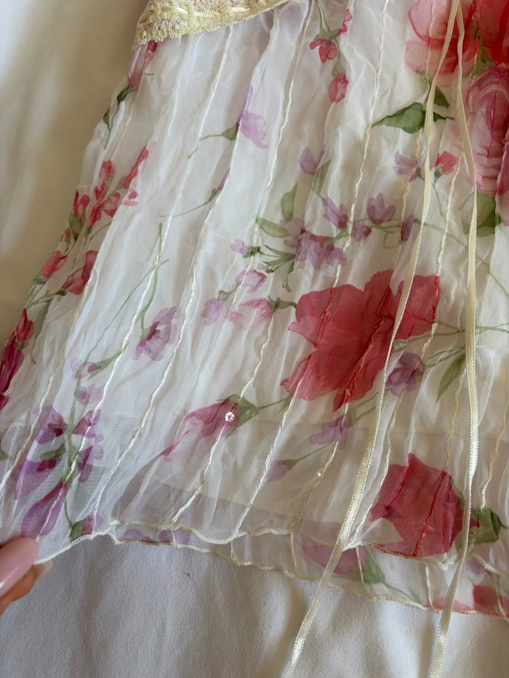 Vintage Y2K Japanese floral cami with contrast bust and lace and ribbon detail
