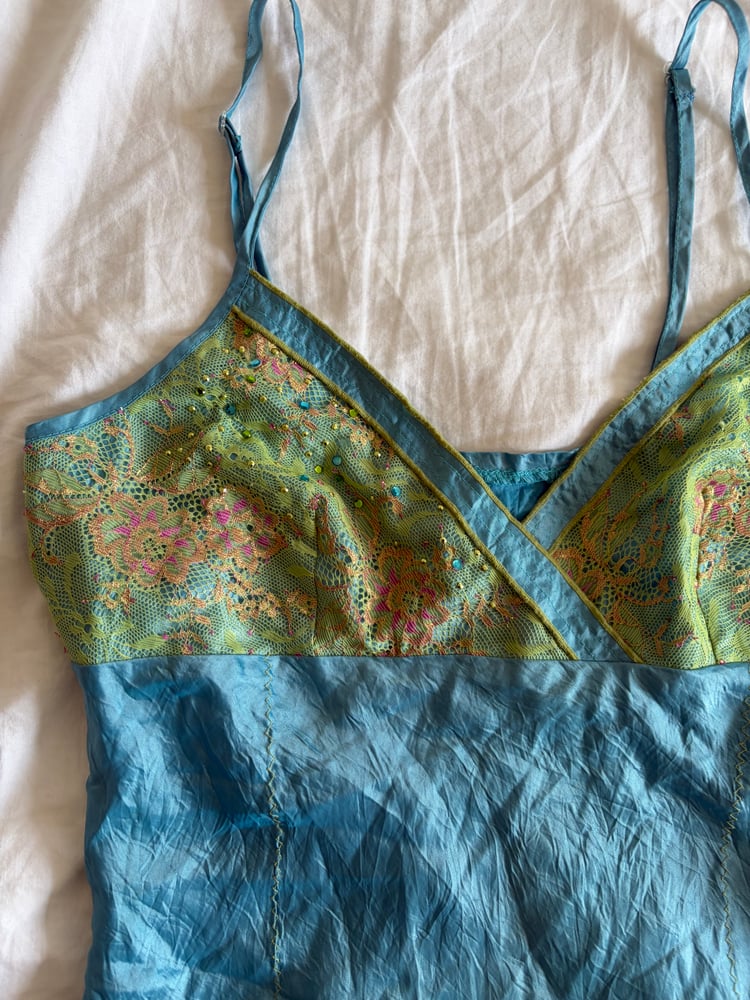 Vintage Y2K blue embellished cami with gree lace and embroidery