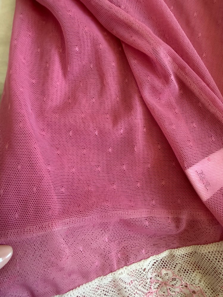 Vintage Y2K deadstock pink and white lace embroidery cami