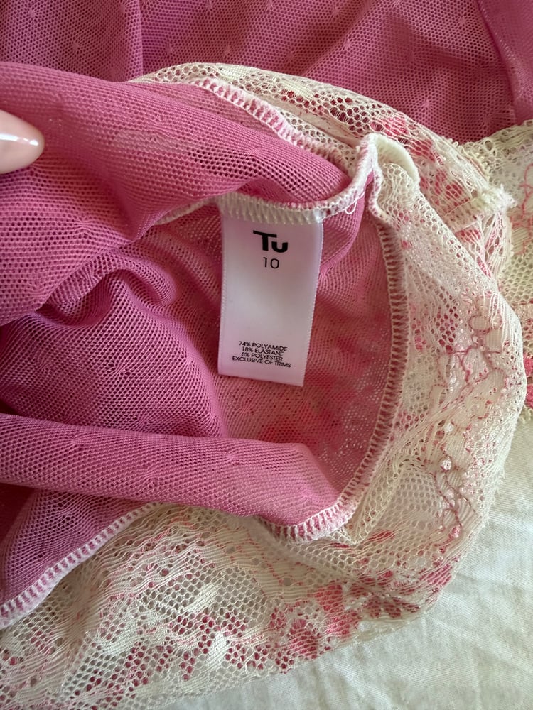 Vintage Y2K deadstock pink and white lace embroidery cami