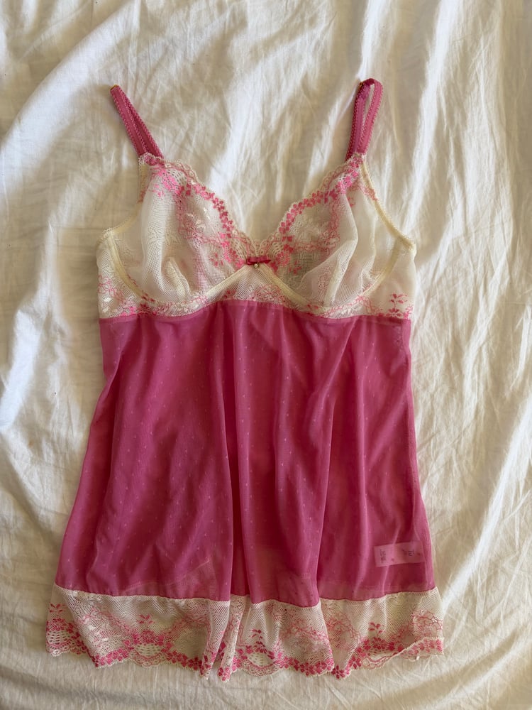 Vintage Y2K deadstock pink and white lace embroidery cami