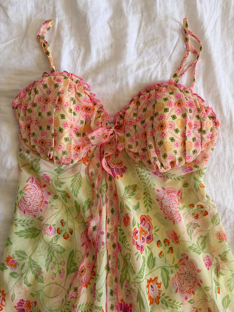 Vintage 90s floral baby doll cami with ruffle hem