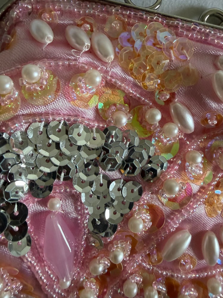 Vintage 1990s baby pink beaded and sequin bagComes with silver chain which is removable