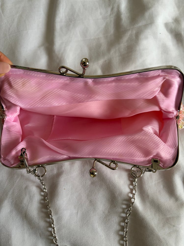 Vintage 1990s baby pink beaded and sequin bagComes with silver chain which is removable