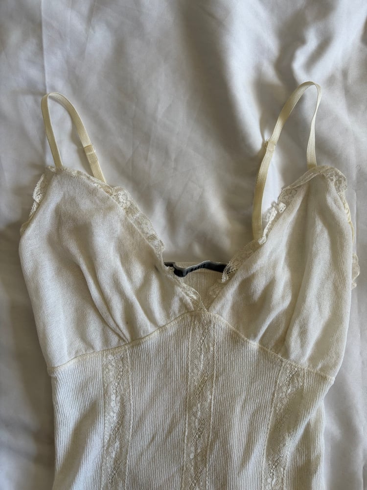 Vintage 1990s cream knit cami with ruffle lace bust detailing