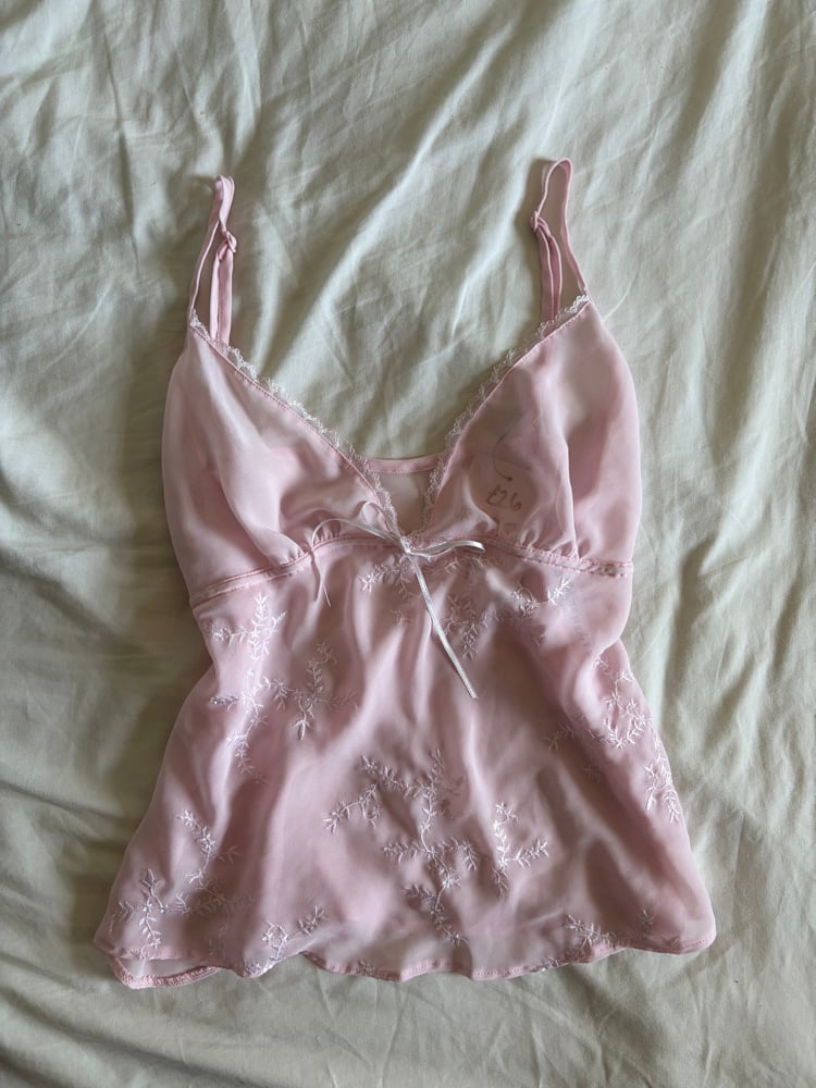Vintage Y2K baby pink cami with white embroidery floral detail