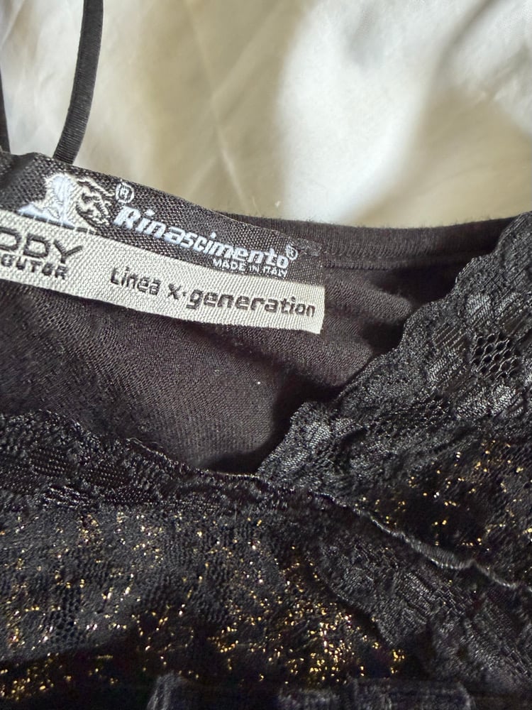 Vintage Y2K black and gold asymmetrical hem sparkly cami