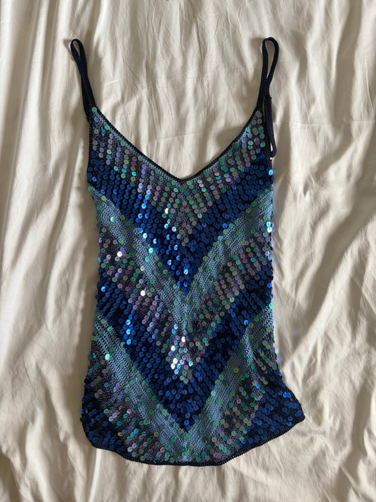 Vintage Y2K blue three tone asymmetrical hem crochet cami