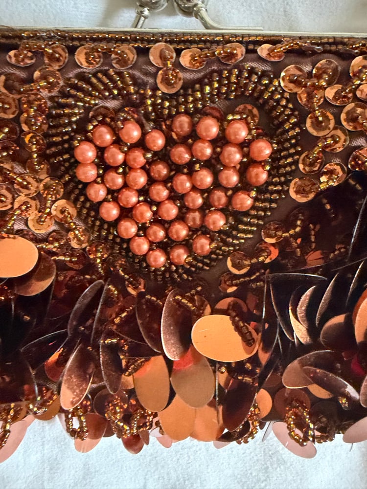Vintage Y2K brown beaded and sequin heart faux pearl bag with beaded handle