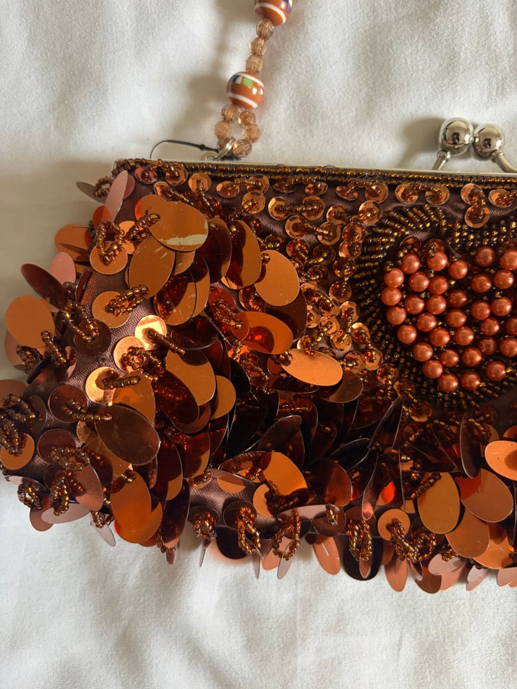 Vintage Y2K brown beaded and sequin heart faux pearl bag with beaded handle