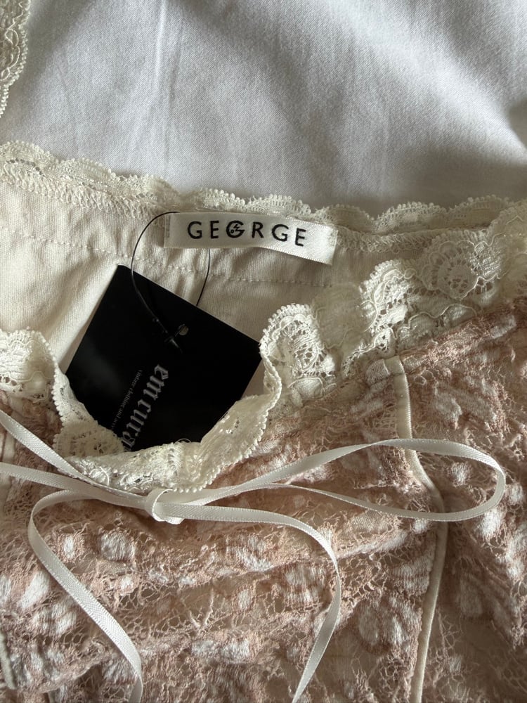 Vintage Y2K champagne lace cami with lace straps and ribbon detail on bust