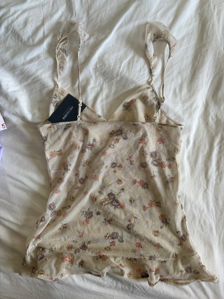 Vintage Y2K floral cami with ruffle hem and sleeves Would fit UK sizes 8-10