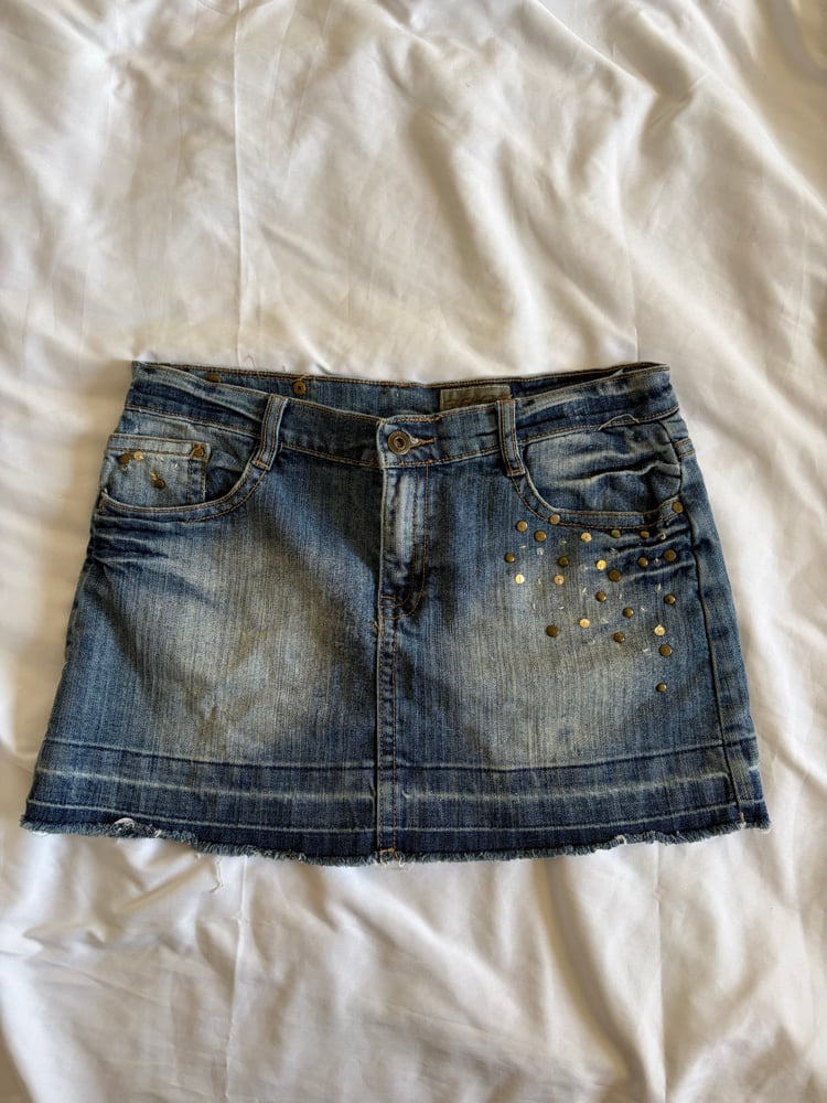 Vintage Y2K low waisted denim mini skirt with studs
