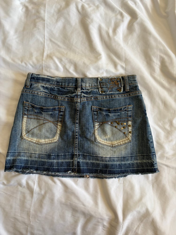 Vintage Y2K low waisted denim mini skirt with studs