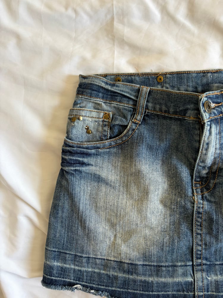 Vintage Y2K low waisted denim mini skirt with studs