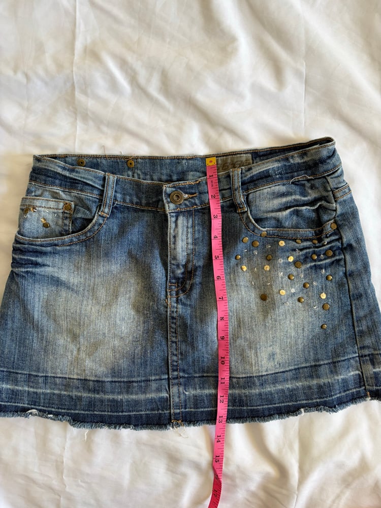 Vintage Y2K low waisted denim mini skirt with studs