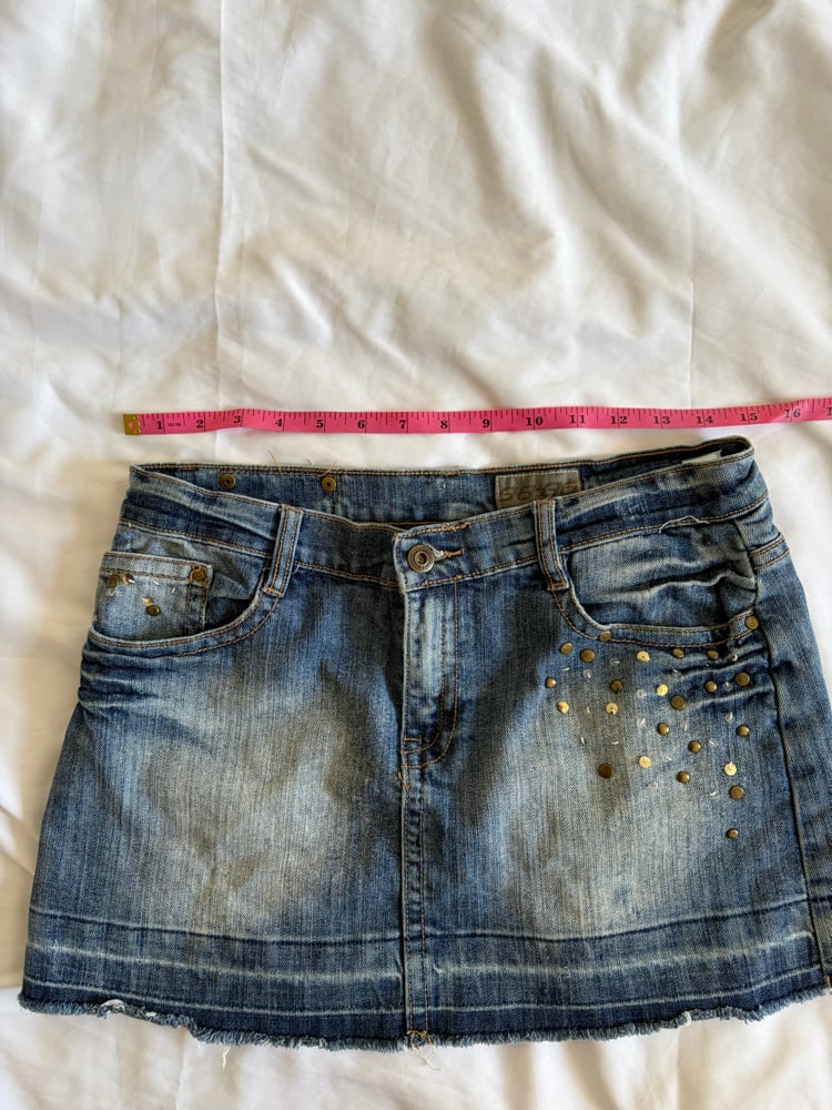 Vintage Y2K low waisted denim mini skirt with studs
