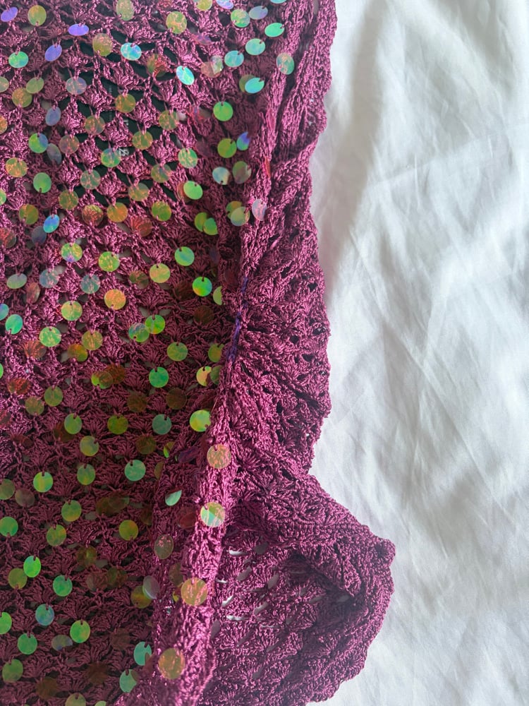 Vintage Y2K mauve iridescent ruched side sequin crochet cami top