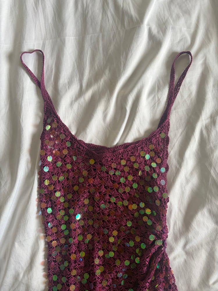 Vintage Y2K mauve iridescent ruched side sequin crochet cami top