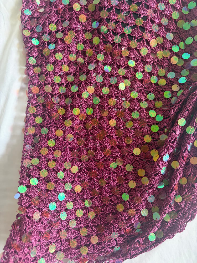 Vintage Y2K mauve iridescent ruched side sequin crochet cami top