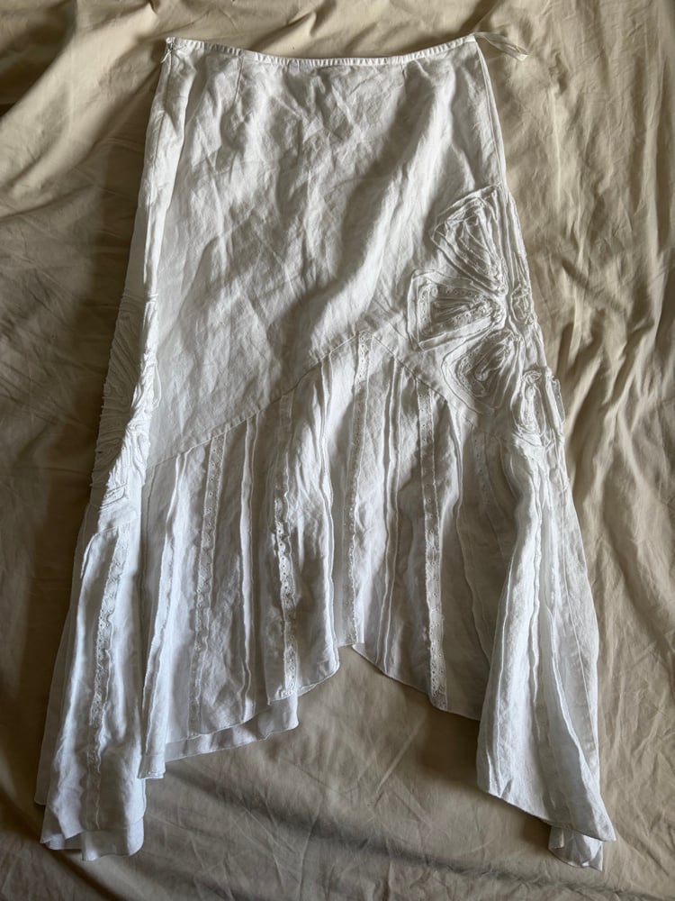 Vintage Y2K white asymmetrical hem fairy skirt with embroidery detail