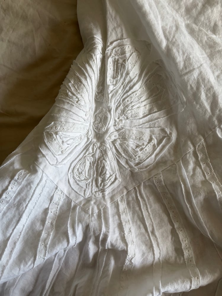 Vintage Y2K white asymmetrical hem fairy skirt with embroidery detail